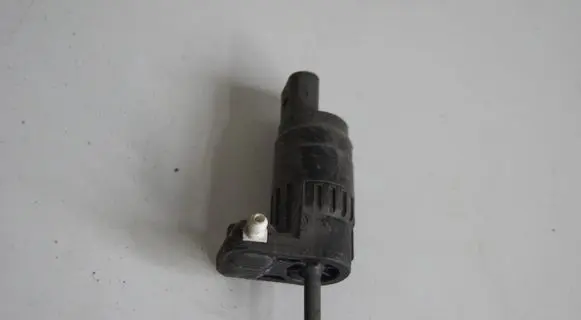 Volkswagen Golf VI Windscreen/windshield washer pump 1K6955651 305032943