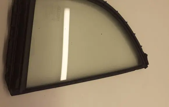 Honda Civic Front door vent window glass four-door D0T23
