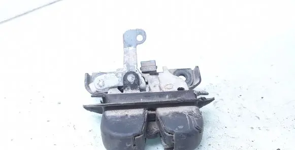 Audi A4 S4 B5 8D Tailgate/trunk/boot lock/catch/latch 8D9827505A 100997