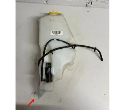 Dodge RAM Windshield washer fluid reservoir/tank 68291572AE Z0639