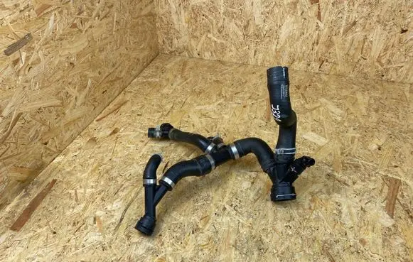 Volvo XC90 Engine coolant pipe/hose 31493275