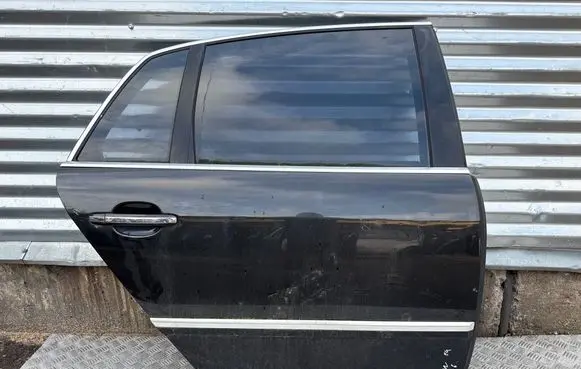 Volkswagen Phaeton Rear door