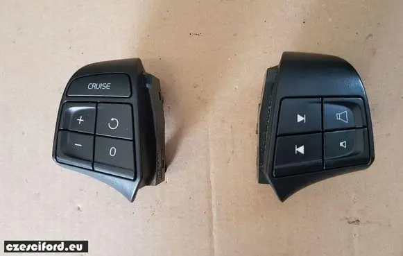 Volvo S80 Steering wheel buttons/switches 