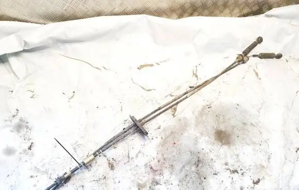 Gear shift cable linkage