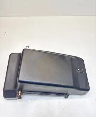 Lexus LS 400 Fuse box cover 8268350011