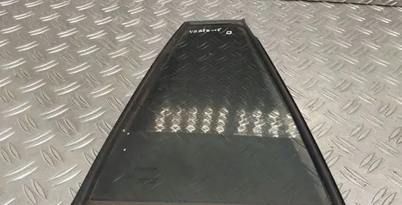 Rear vent window glass