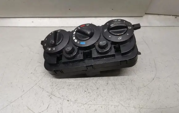 Mercedes-Benz A W168 Climate control unit 1688302185