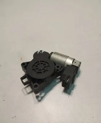 Mazda 3 I Front door window regulator motor CM011650 TN773Z10