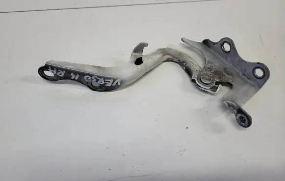 Toyota Verso Engine bonnet/hood hinges