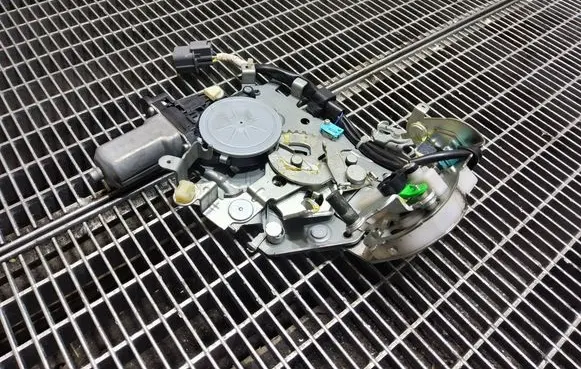 Honda Odyssey Sliding door lock K62-31324-C