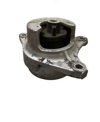 Honda CR-V Engine mount bracket