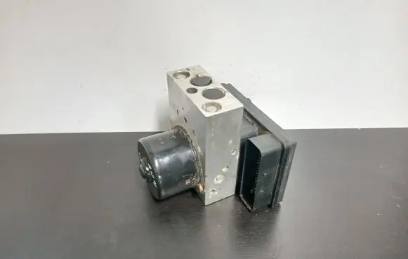 Volvo XC90 ABS Pump 30793445 00401396E0 10092504153