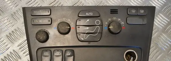 Volvo V70 Climate control unit 8691876