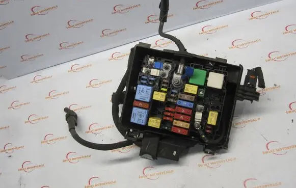 Citroen C4 II Fuse module 9804848580 9678633380