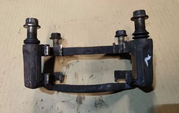 Chrysler Sebring (ST-22 - JR) Front Brake Caliper Pad/Carrier 