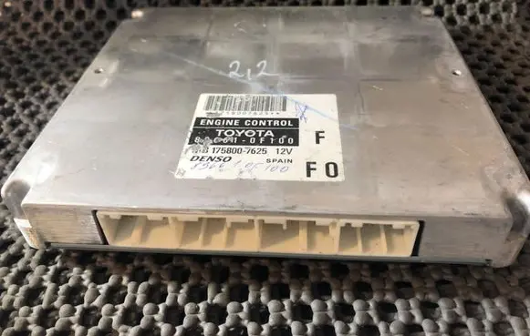 Toyota Corolla Verso E121 Engine control unit/module 896610F100