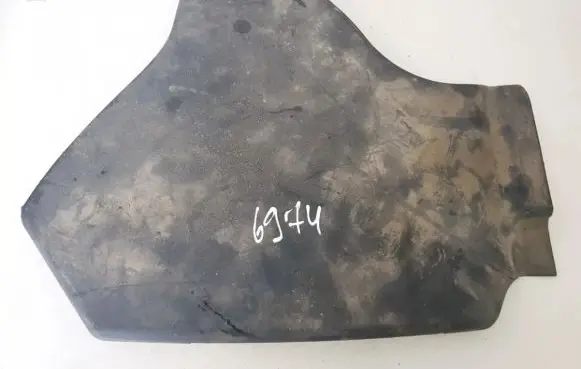 Volkswagen PASSAT B5 Engine cover (trim) 058133849A