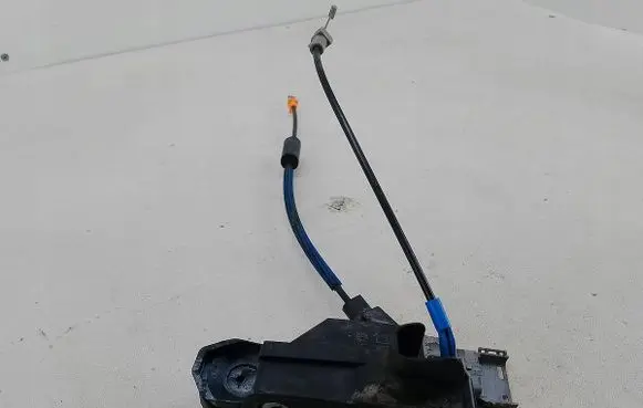 Citroen C6 Rear door lock 9686677680