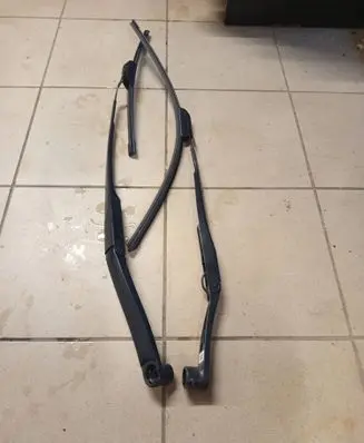 Hyundai Ioniq Front wiper blade arm