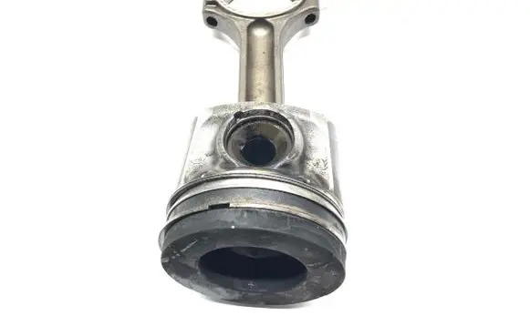 Renault Master III Piston with connecting rod 