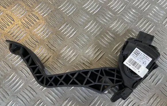 Peugeot 2008 I Accelerator throttle pedal 9671433780 3388363