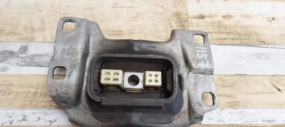 Engine mount bracket