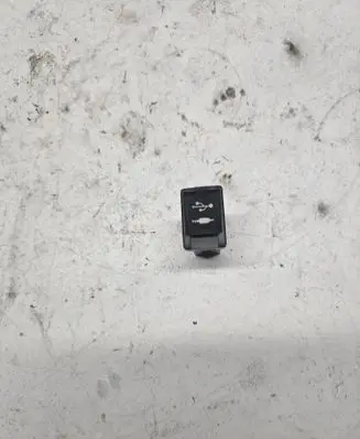 Toyota RAV 4 (XA40) AUX in-socket connector 8619042040