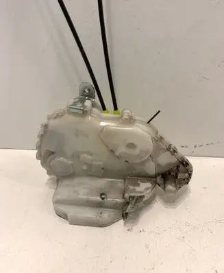 Honda CR-V Front door lock