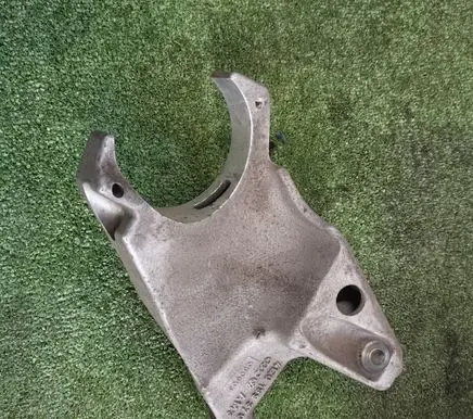 Audi A8 S8 D3 4E Engine mounting bracket 4E0199370T