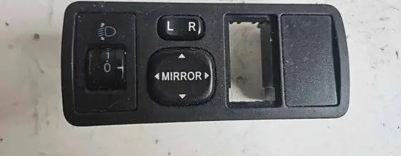 Toyota Corolla Verso AR10 Wing mirror switch 183574