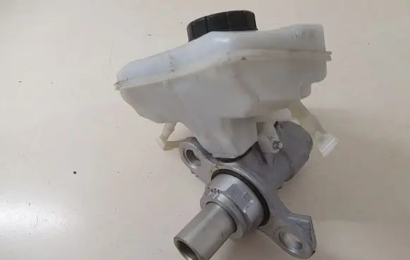 Master brake cylinder