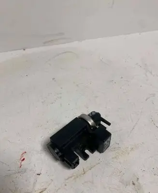 BMW 5 E39 Vacuum valve 7227960