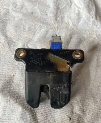 Audi A6 S6 C5 4B Tailgate/trunk/boot lock/catch/latch 4B5827505D 23102