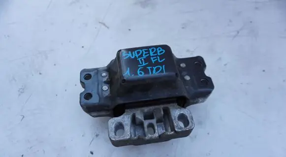 Skoda Superb B6 (3T) Engine mount bracket 