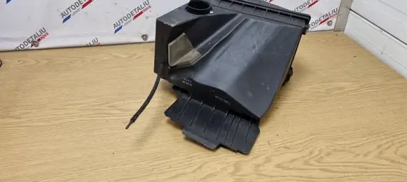 BMW 7 E65 E66 Air filter box 7526073