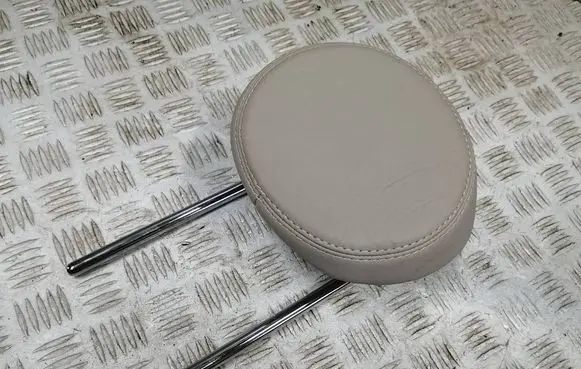 Fiat 500X Rear seat headrest 