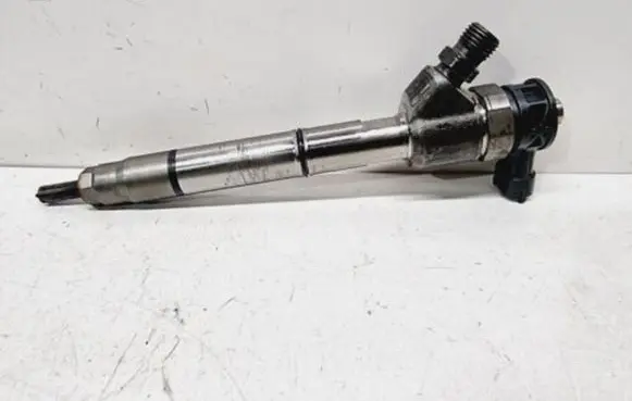 KIA Sportage Fuel injector 338002A610 0445110589