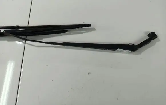 Toyota Avensis T250 Front wiper blade arm 