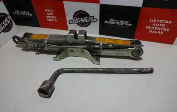 Infiniti G35 Lift Jack INFINITIG35