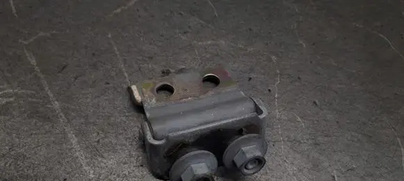 Mazda 323 Tailgate hinge 