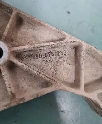Opel Astra G Engine mounting bracket 90575233
