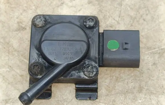 BMW 3 E90 E91 Exhaust gas pressure sensor 7789219 D3G30