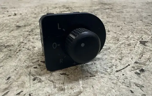 Wing mirror switch