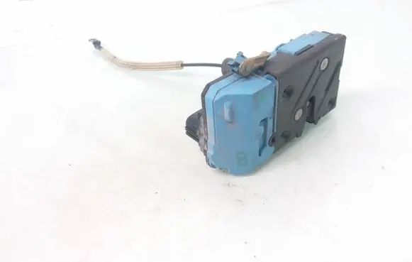 Volvo XC70 Front door lock 8650546 9485042B