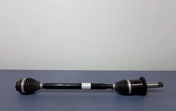 BMW 1 F40 Rear driveshaft 8679838