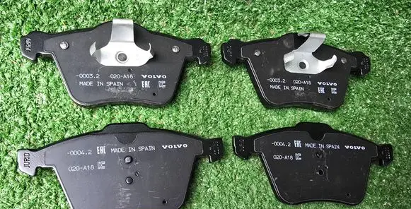 Volvo XC40 Brake pads (front) 32276932 13HR01003078