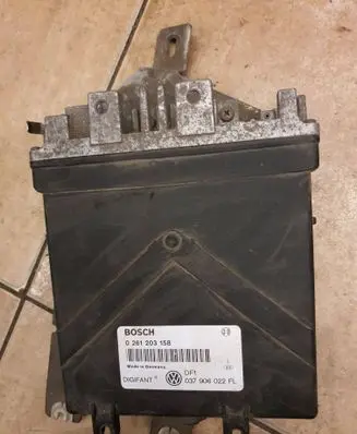 Volkswagen PASSAT B3 Engine control unit/module 037906022FL 0261203158