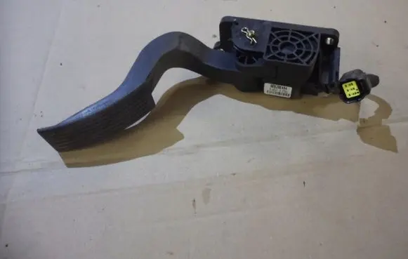 KIA Rio Accelerator throttle pedal 016700801