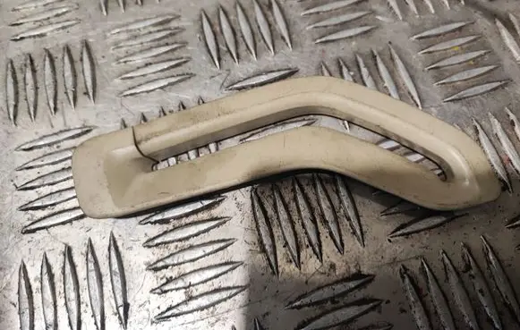 Volvo XC90 Seat belt trim 1882
