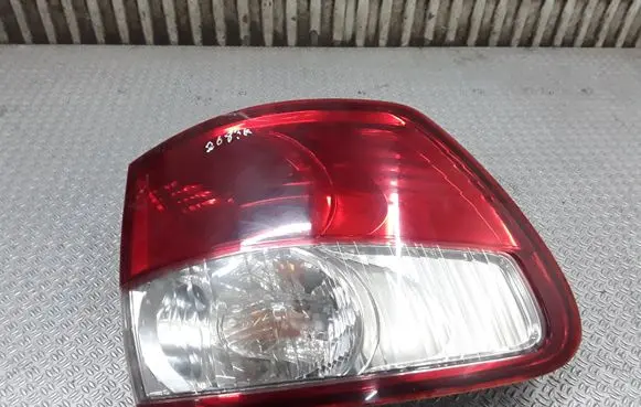 Toyota Avensis Verso Rear/tail lights